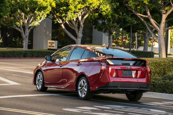 2016_Toyota_Prius_Four-Touring_191[1]