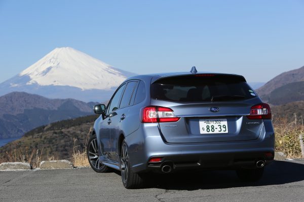 １2015-Subaru-Levorg-rear-end[1]