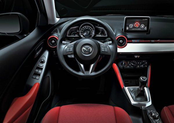 Mazda2_2015_interior_7-990x699[1]