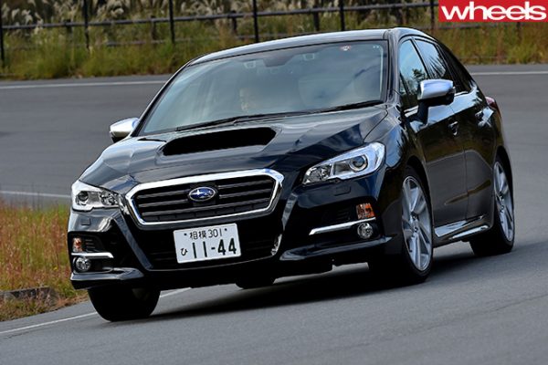 ７subaru-levorg-front-driving-around-corner[1]